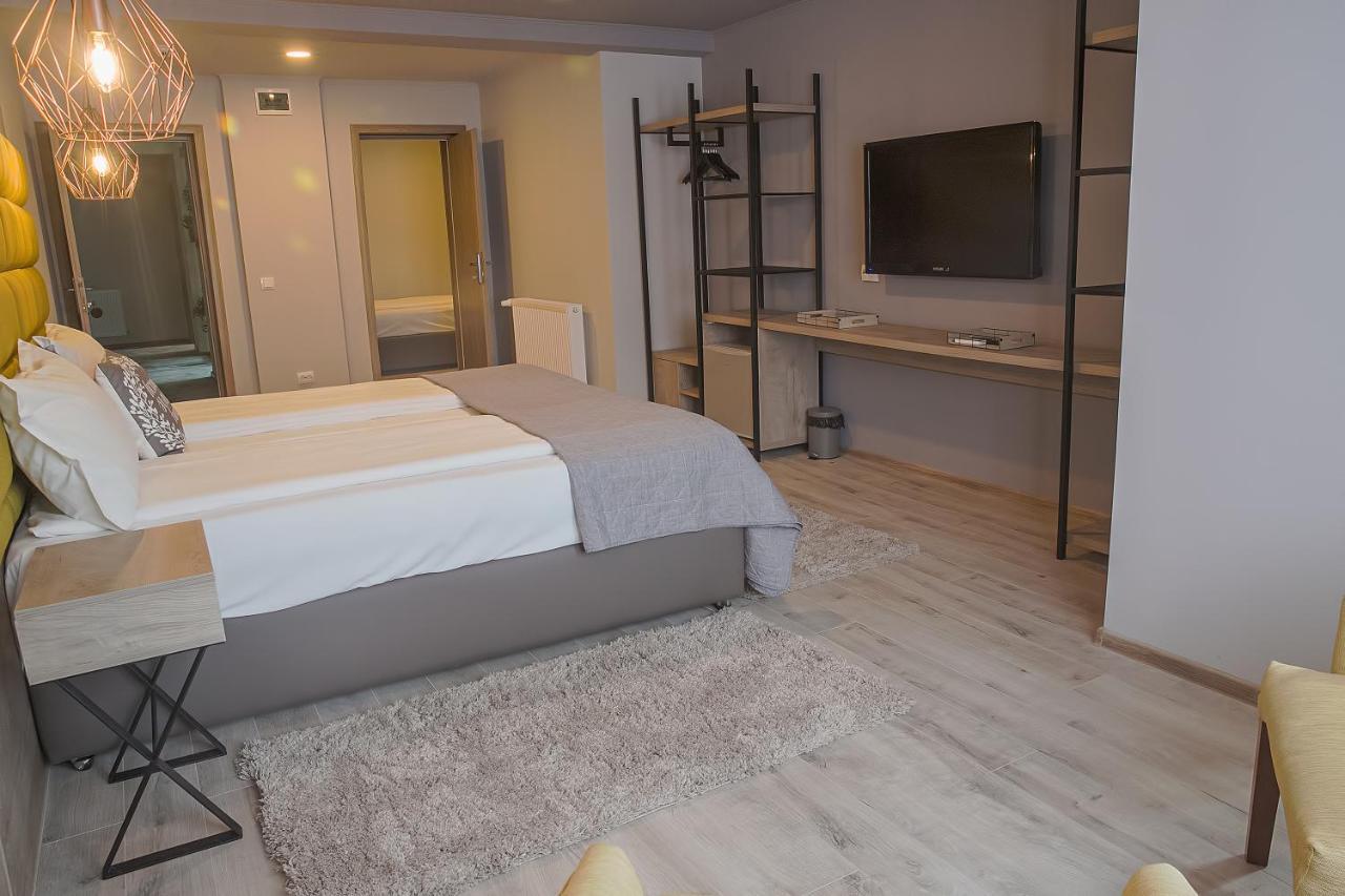 Corvin House Hotel Hunedoara Bagian luar foto