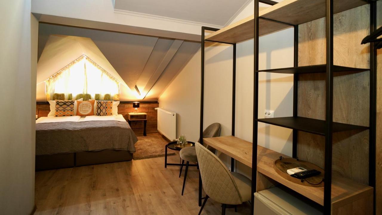 Corvin House Hotel Hunedoara Bagian luar foto