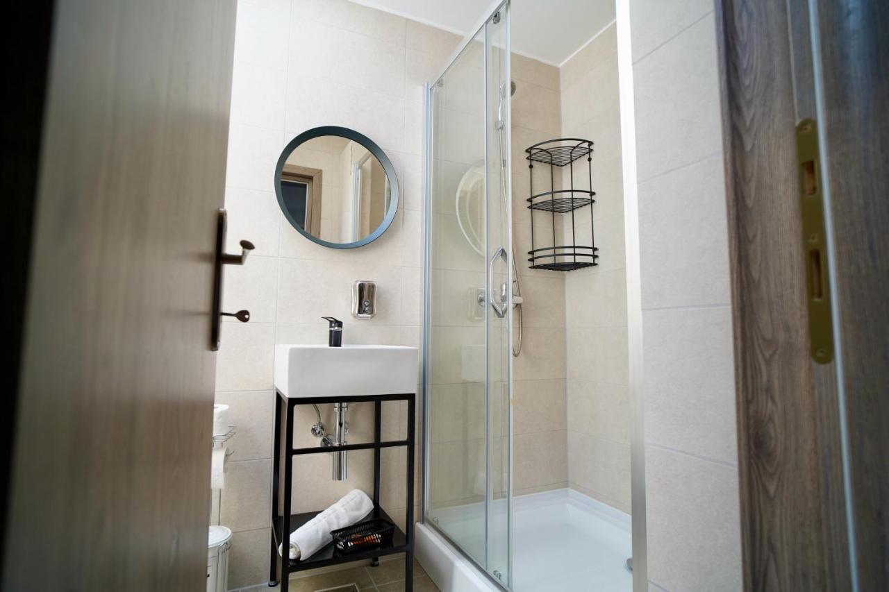 Corvin House Hotel Hunedoara Bagian luar foto